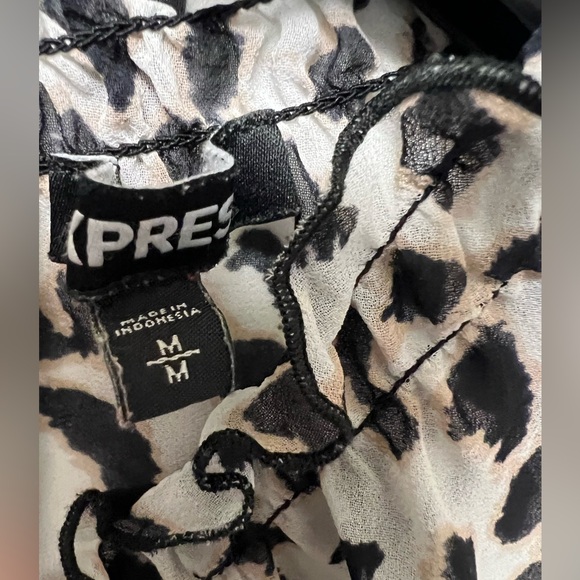 EXPRESS Leopard Print Flutter Sleeve Mock Neck Sheer Blouse in Size Medium - Picture 3 of 4